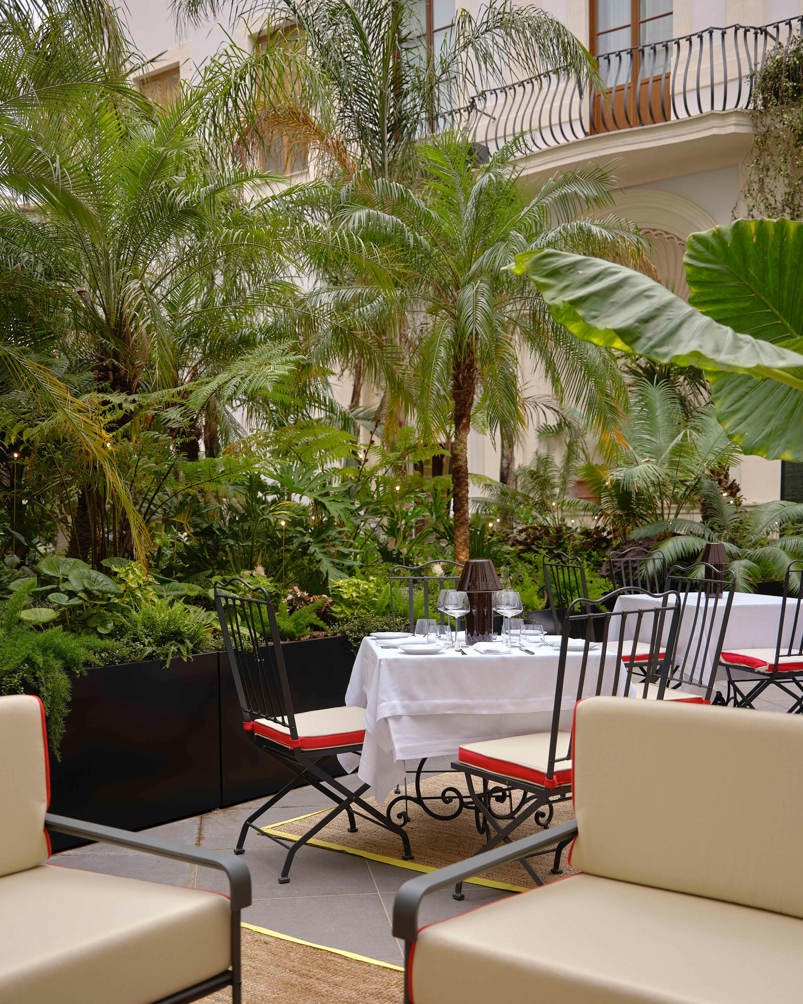 Outdoor restaurant