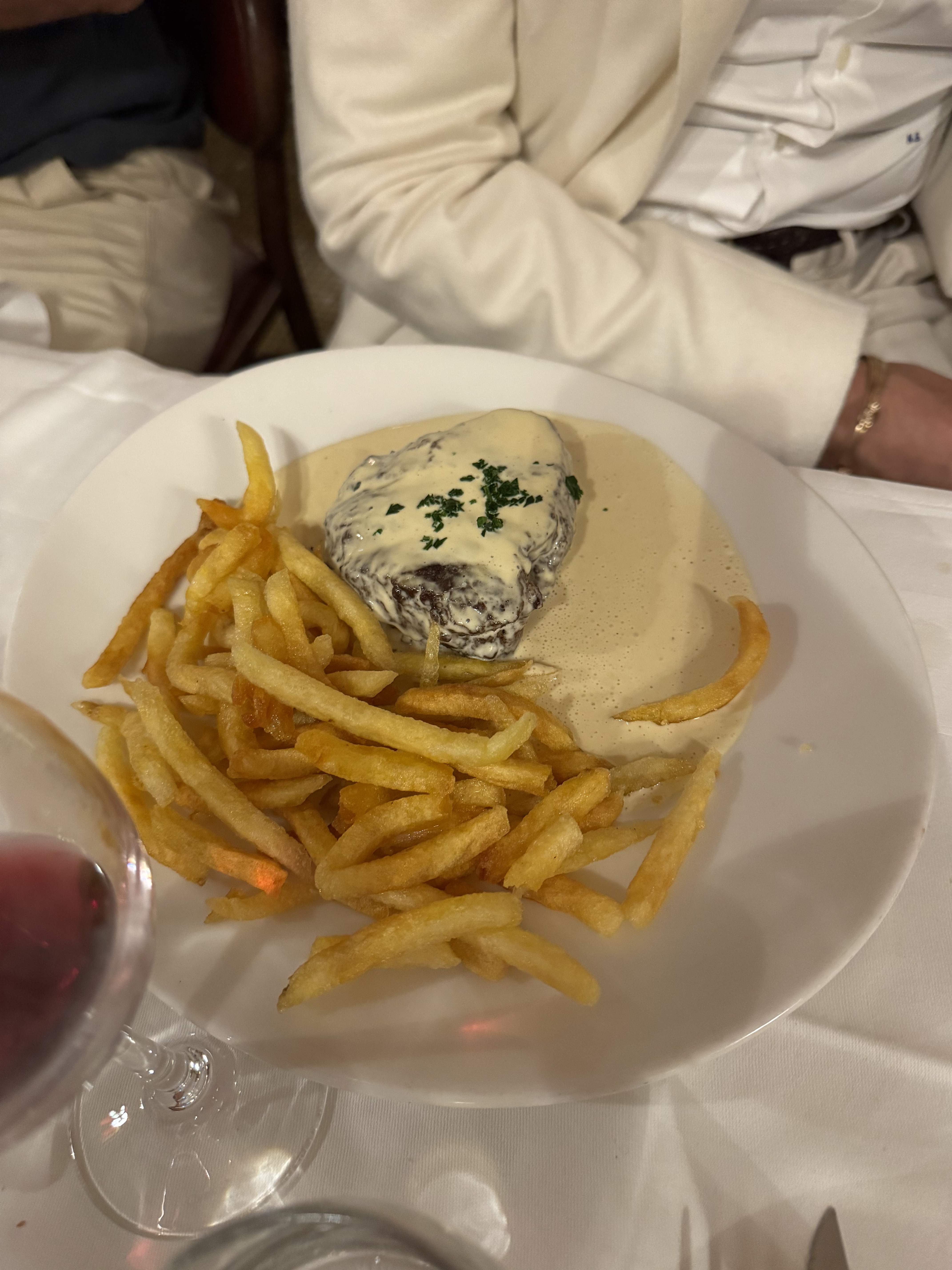 Steak au poivre, frites